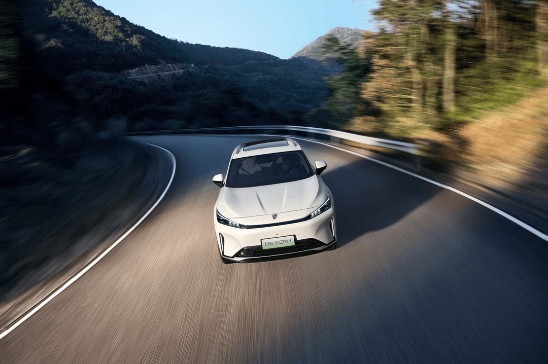 置換補貼至高50000元 榮威攜D家族全系產品亮相2024成都車展
