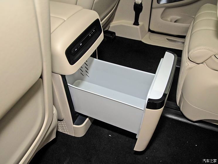 嵐圖汽車 嵐圖夢想家 2025款 PHEV 四驅(qū)鯤鵬高配版