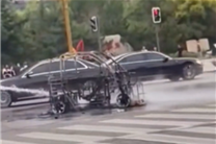 山東一老頭樂當街起火：被燒得只剩下“骨頭架子”