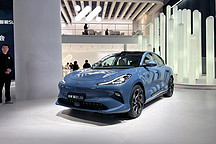 2024成都车展:智己LS6新升级,灵蜥底盘+智能灯光系统