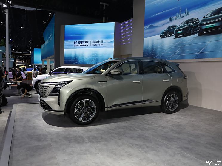 長(zhǎng)安汽車 長(zhǎng)安CS75 PLUS 2025款 第四代 1.5T 高配版