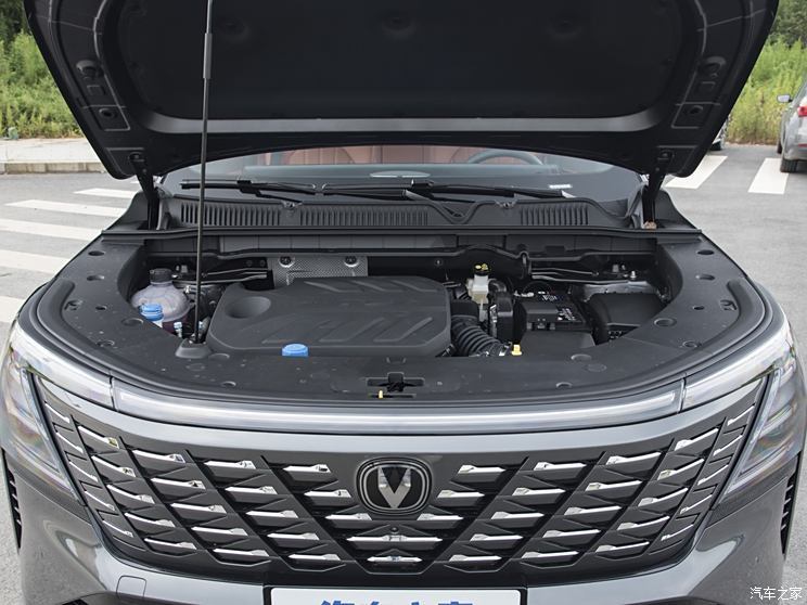 長(zhǎng)安汽車 長(zhǎng)安CS75 PLUS 2025款 第四代 1.5T 高配版