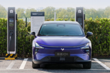 极越汽车充电网络扩展，8月销量翻番，新车型07预售开启