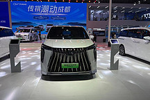 广汽传祺成都车展亮相:M8宗师版携华为系统及智能泊车功能登场