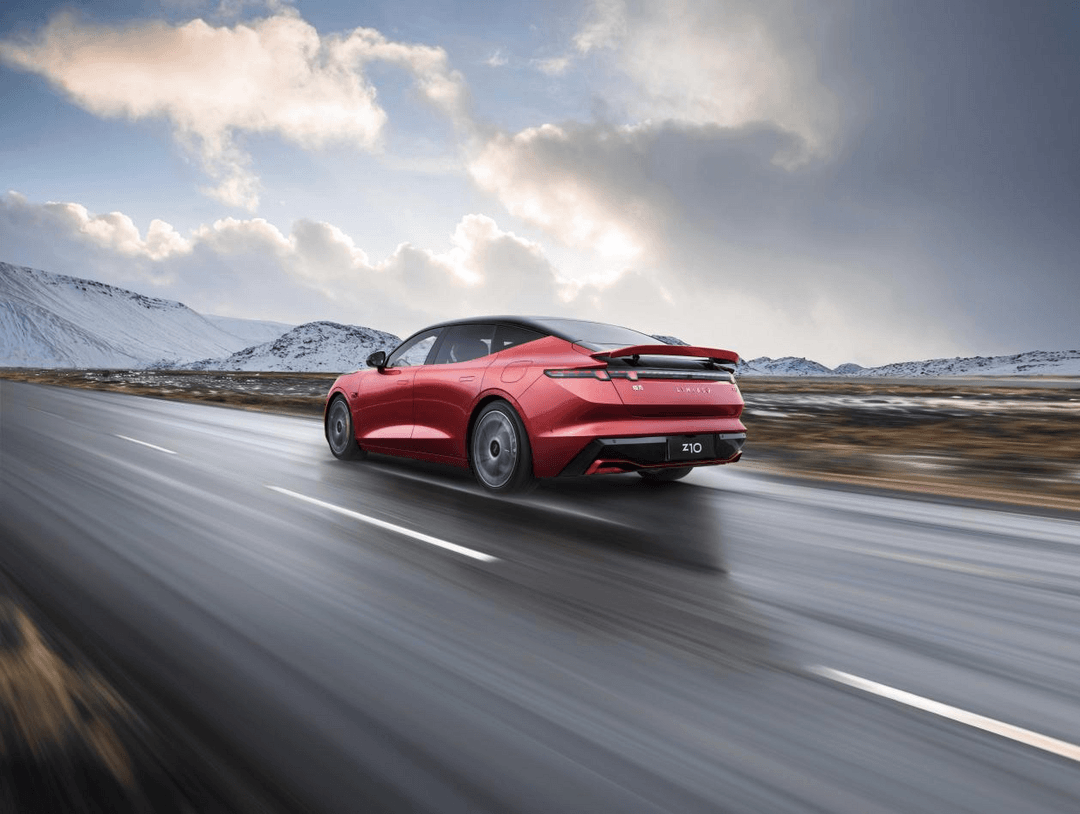 上市限時價19.68萬元起 新豪華智享C級轎車——領(lǐng)克Z10正式上市