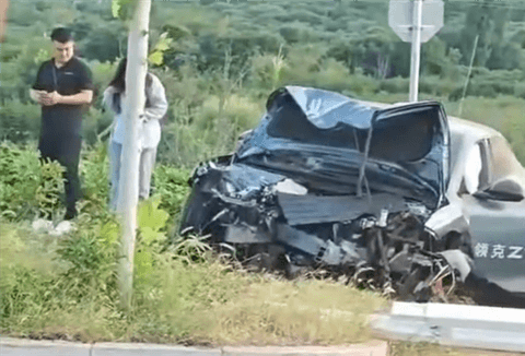 刚上市就撞车 领克Z10试驾车出事故：结果不意外