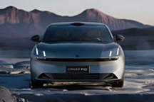 即便卷入縫隙，領(lǐng)克Z10依舊不懼任何勢力