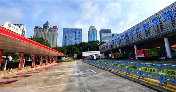 充電車輛可免費(fèi)停2小時(shí)！中國(guó)石油廣東首個(gè)光儲(chǔ)充一體超充站投用