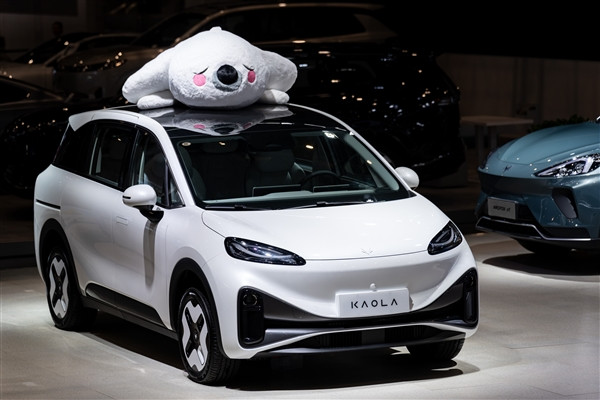 A級車的價格買B級車的空間！10萬級純電SUV極狐考拉S登陸鄭州大河車展