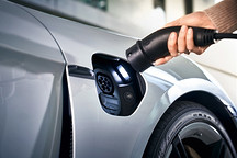 特斯拉堅(jiān)持的無(wú)線(xiàn)充電，給補(bǔ)能帶來(lái)何種改變？