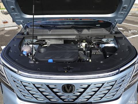 长安汽车 长安CS75 PLUS 2025款 第四代 1.5T 旗舰型