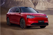 问界M9五座版首发猫头鹰掉头模式：转弯半径降至5.8米