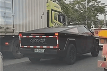 国内唯一1台上牌的Cybertruck现身街头:不锈钢车身成全黑