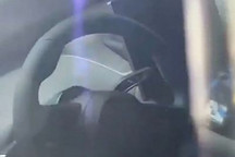 小米SUV內(nèi)飾諜照 尺寸夠大 酷似法拉利SUV 內(nèi)飾設(shè)計(jì)有點(diǎn)意外