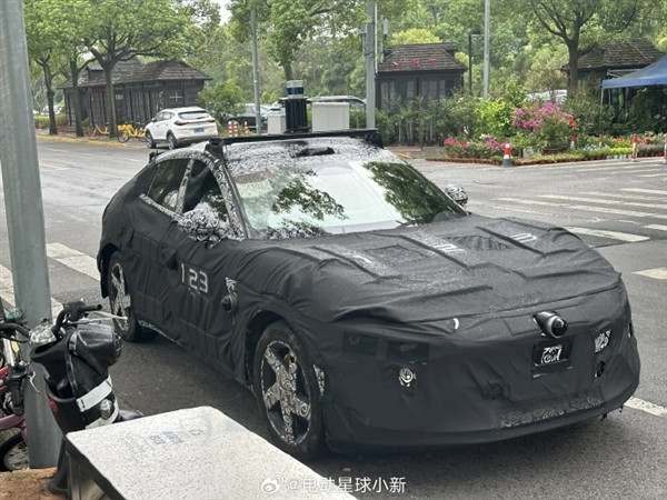 小米首款SUV“法拉米”外觀內飾曝光！車頭超長姿態(tài)超低 越看越像法拉利