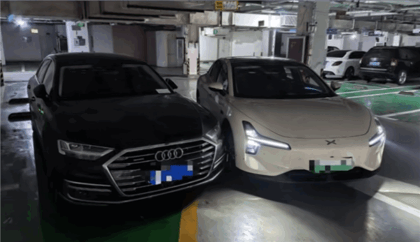 小鵬MONA M03自動泊車撞到奧迪A8大燈：可能得賠5萬！小鵬回應