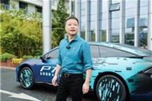 全球首款AI汽车登场！何小鹏驾驶小鹏P7+亮相云栖大会