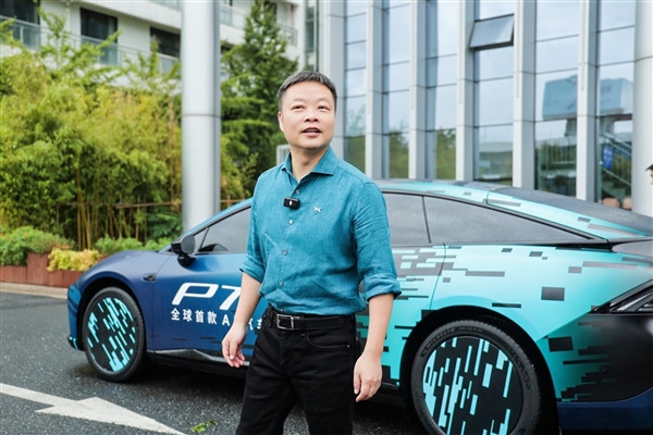 全球首款A(yù)I汽車登場(chǎng)！何小鵬駕駛小鵬P7+亮相云棲大會(huì)