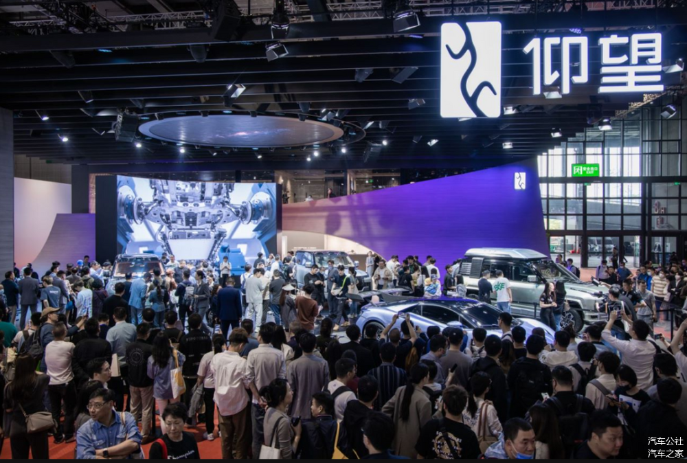 仰望U8：中国豪车新纪元，技术驱动引领未来