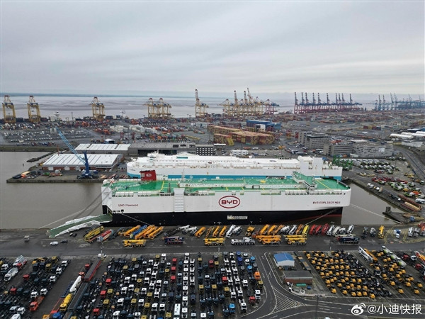 比亞迪出海艦隊(duì)再加一！廣船國(guó)際為比亞迪建造的7000車滾裝船順利出塢