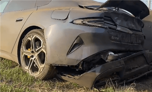 駕駛小米SU7上墻后 車手：不太敢開國內賽道了