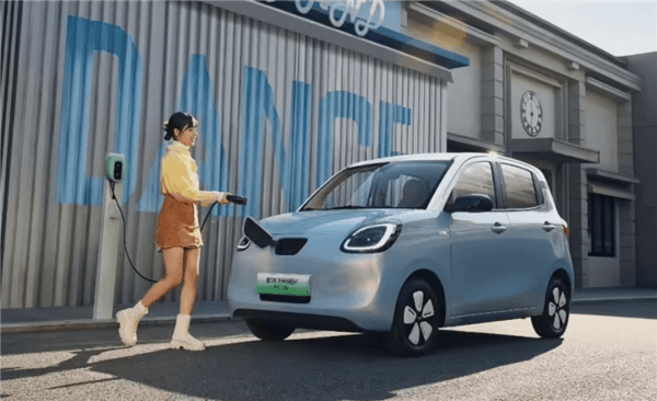 五菱宏光MINIEV四門(mén)版配置公布：兩款車(chē)型 205km續(xù)航