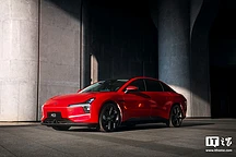 小鹏MONA M03新增新年锦鲤红配色，官方改色服务2990元起