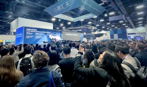 小鵬匯天“陸地航母”飛行汽車海外首秀，計劃2026年量產(chǎn)交付