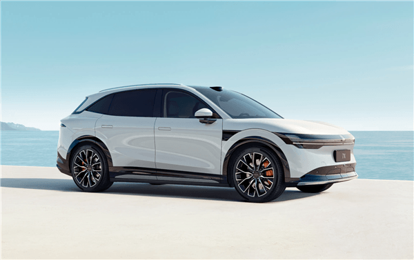 極氪應(yīng)戰(zhàn)特斯拉！極氪7X對(duì)比煥新版Model Y：贏面很多