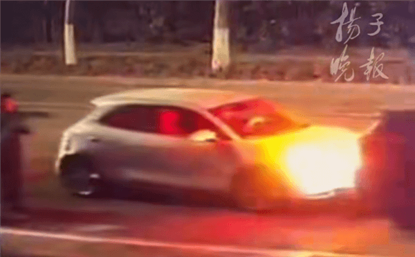 轎車剎車失靈 女司機崩潰大哭！最終撞上警車才停下