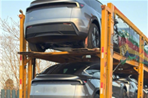 網友偶遇一板車煥新特斯拉Model Y：疑是發運門店做展車