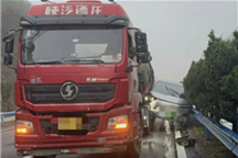 小鵬X9遭重卡撞擊致報廢 車內人員毫發無傷：車主已購同款