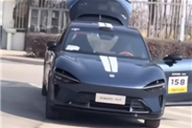 小米YU7最新實車照曝光：無框車門已開可見內飾