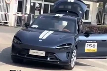 小米YU7 实车新曝光：掀背式尾门+自动门把手