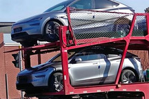 新款特斯拉Model Y實車 曝外觀內(nèi)飾 車身比例未變 轉(zhuǎn)向燈撥桿保留