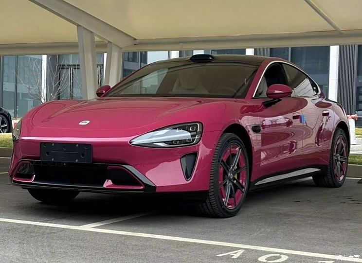 小米SU7璀璨洋红版亮相：9000元打造个性潮流