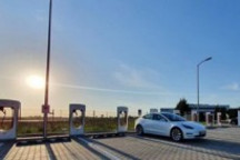 全國充電樁已超1200萬臺 同比暴增近50%