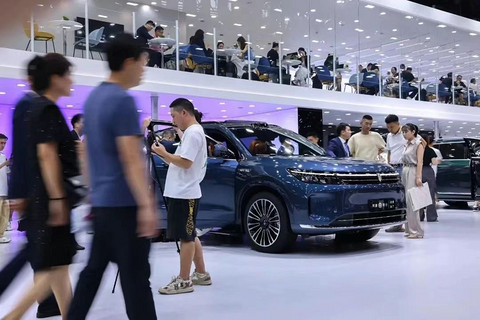赛力斯卖爆了,但先实现百万销量的可能是理想