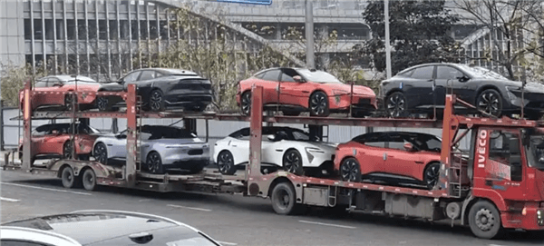 特斯拉Model 3新對(duì)手！阿維塔06多種配色實(shí)車(chē)曝光