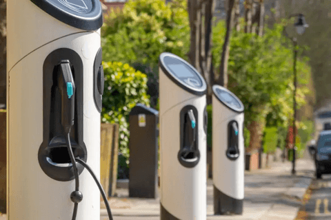 “懂王”二进宫,挥刀砍向电动汽车