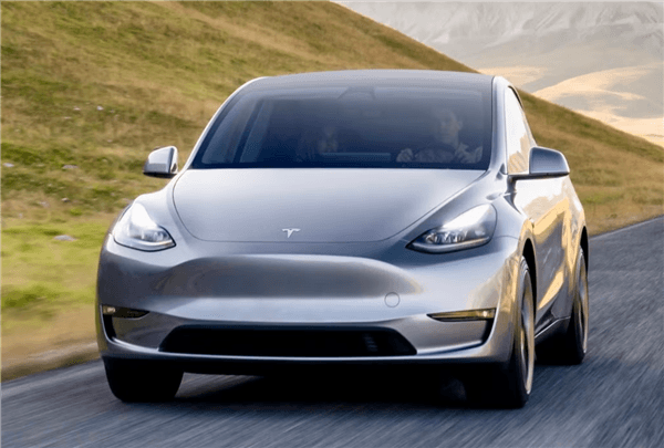 煥新版Model Y國內(nèi)實車展示：車燈大不同 后排可電動折疊