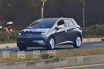 新款比亞迪海豚實車圖 車長增加130mm 外觀更動感 可選裝智駕