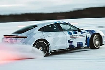 保时捷Taycan冰面漂移创纪录：46分钟132圈新世界最久