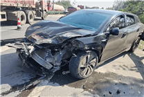 比亞迪海獅07EV碰撞大貨車：安全性能獲贊，三人幸免于難