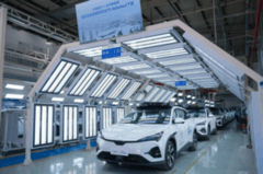 “小馬智行北汽聯(lián)手，300臺極狐阿爾法T5 Robotaxi量產(chǎn)下線”