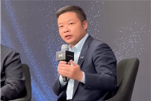 何小鵬公開打賭：明年小鵬VLA追不上特斯拉FSD 有人將裸跑