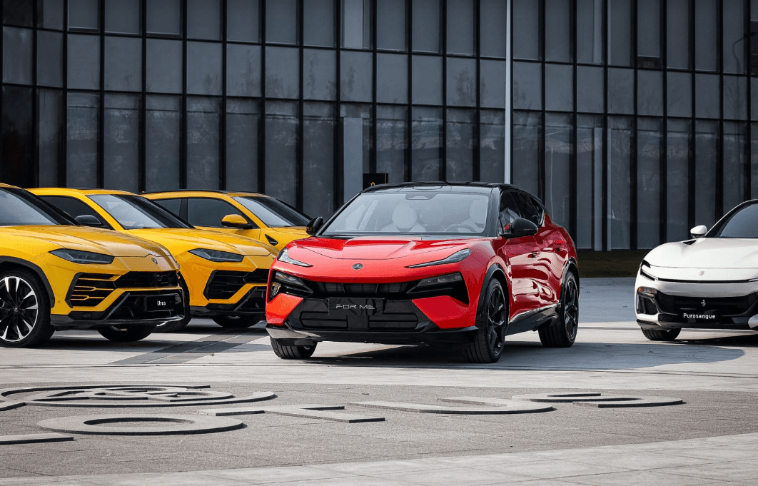 蓮花For Me亮相：在“大六座”主流的對面，為駕駛者劃出“對角線”