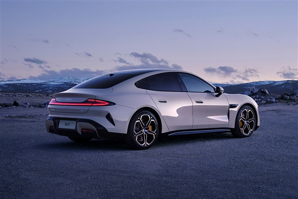 雷軍否認(rèn)小米發(fā)明準(zhǔn)新車(chē):只是沿用了同行的名字