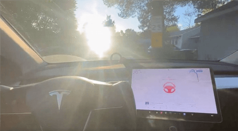 解决“强光致盲”问题 特斯拉新专利给摄像头装“电动墨镜”