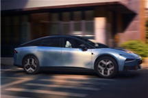 36国同步发布！2026款小鹏P7+官宣：纯电续航最长增程轿跑